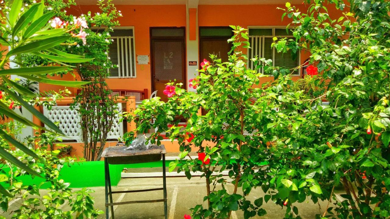 White Beach Guest House Puerto Galera Eksteriør bilde